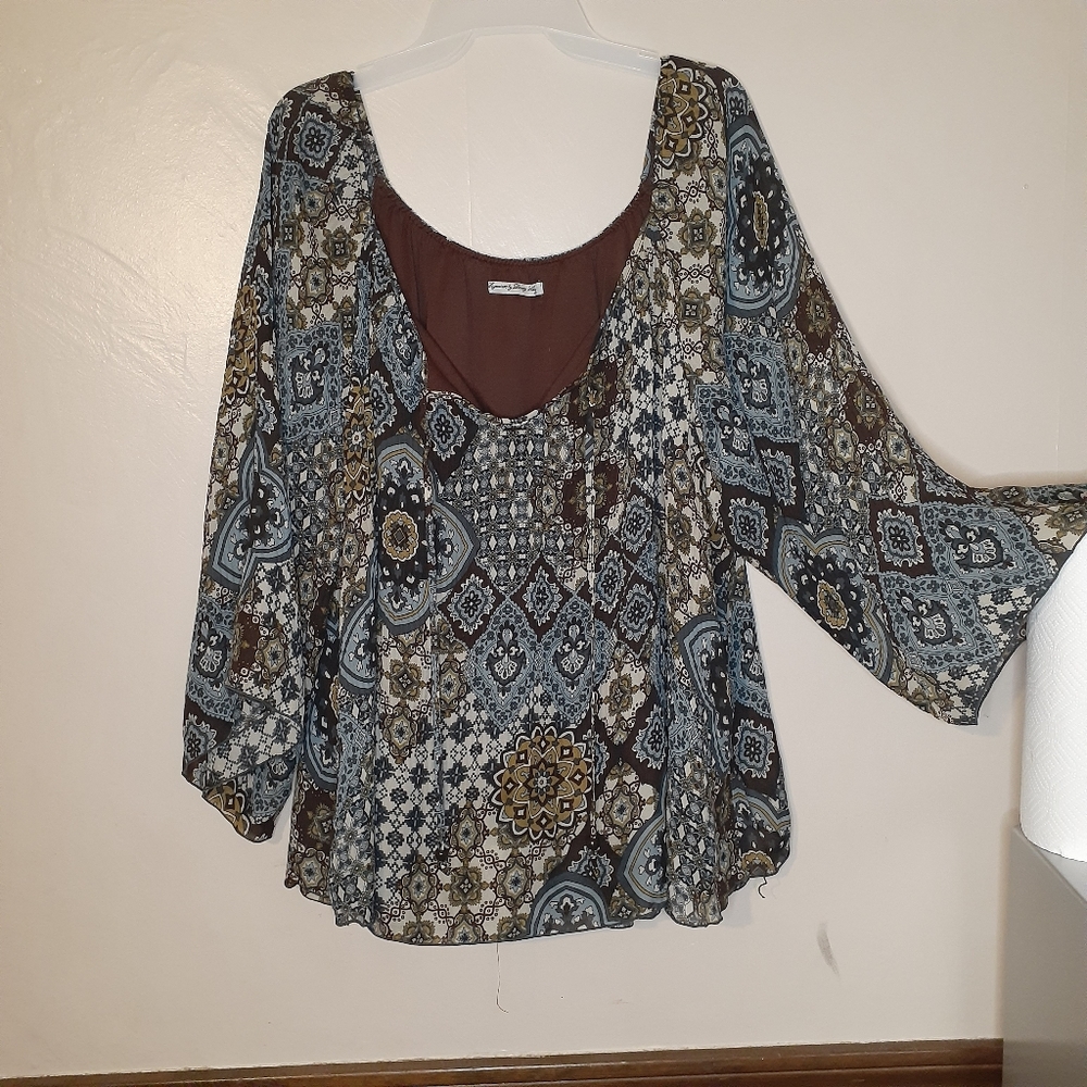 Flowy pleated top with wide sleeves